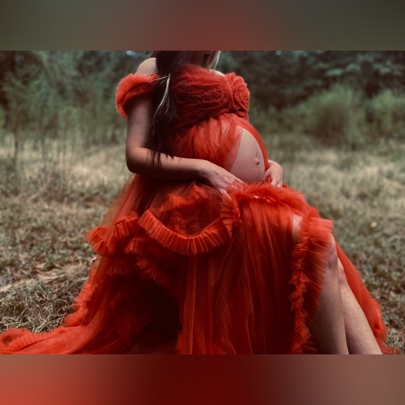 Woman’s maternity puffy dress/robe - Picture 4 of 4